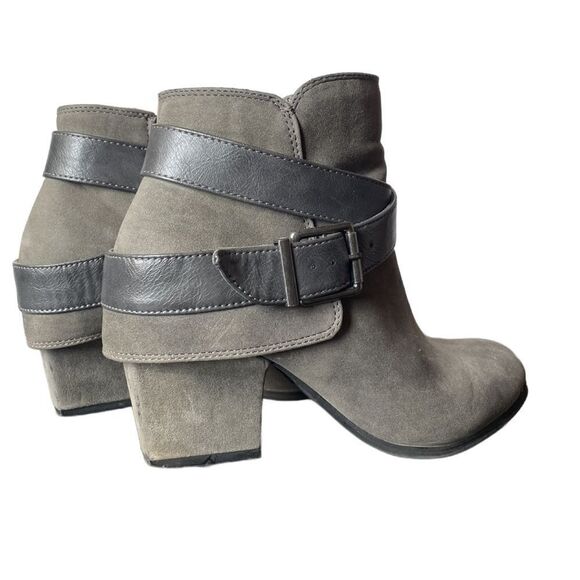 Life Stride Gray “Wendy” Suede Ankle Booties w/Straps & Buckle (Size: 7.5) - Picture 2 of 16